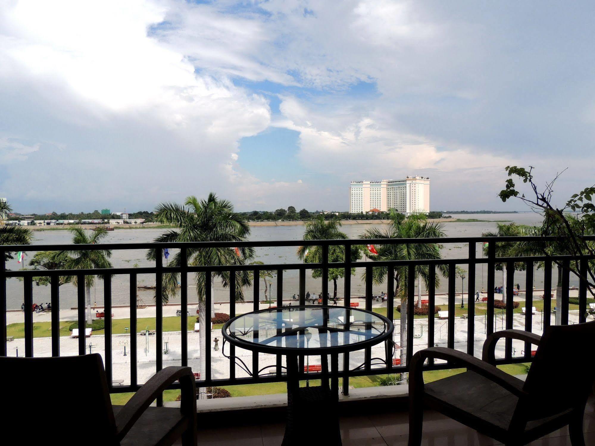 Bougainvillier Hotel Phnom Penh Ngoại thất bức ảnh